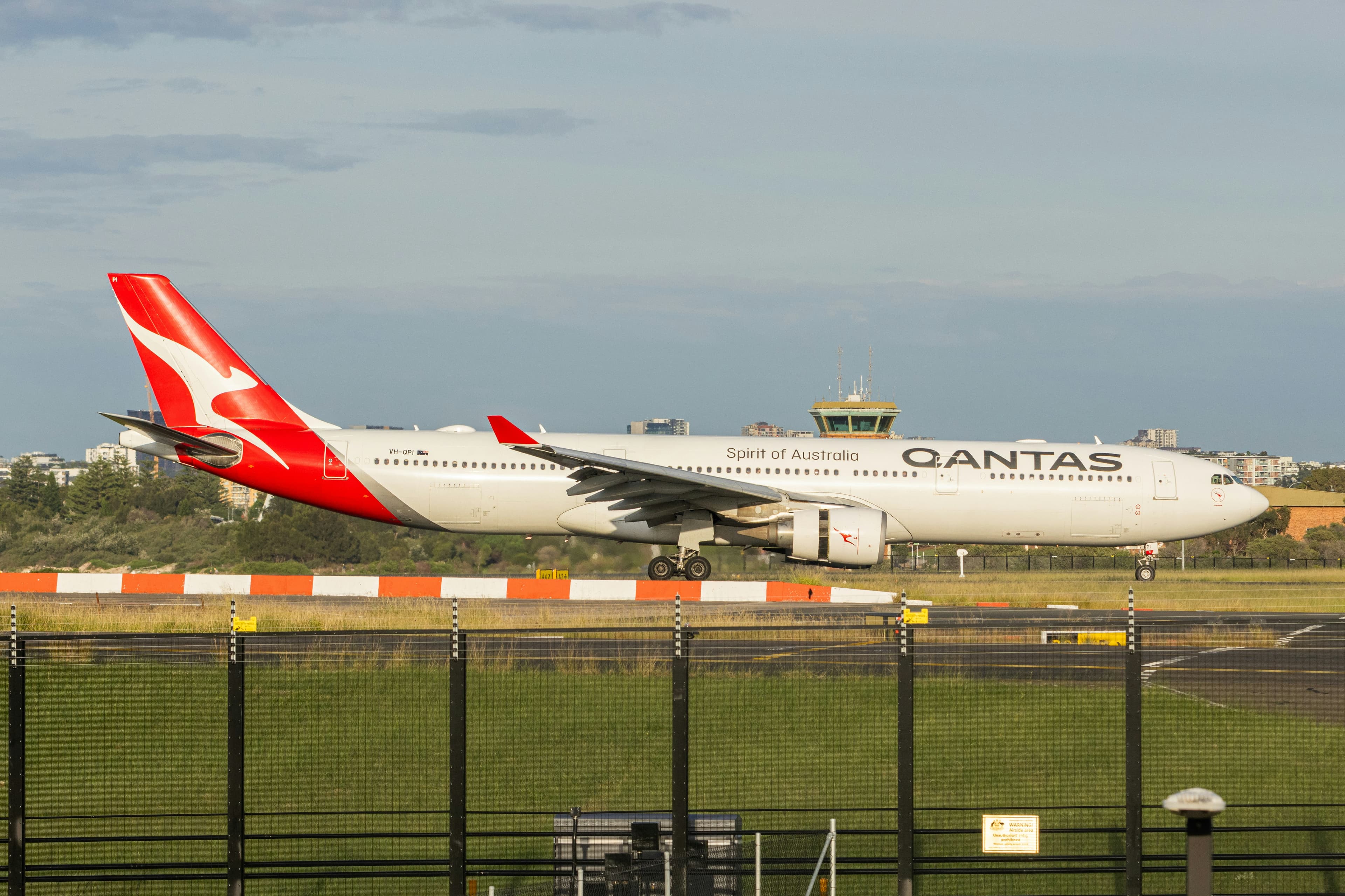 Aviation photo illustrating: How Airports Are Designed for Safety
